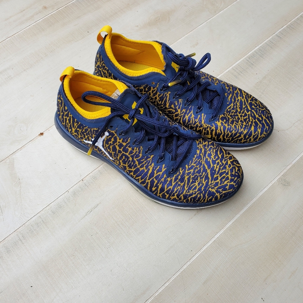 Jordan University Of MICHIGAN Athletic Sneakers with Crackle Design - Picture 10 of 10